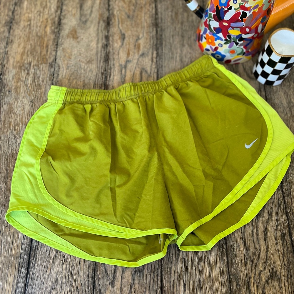 Nike Green Athletic Shorts Lightweight Moisture-Wicking